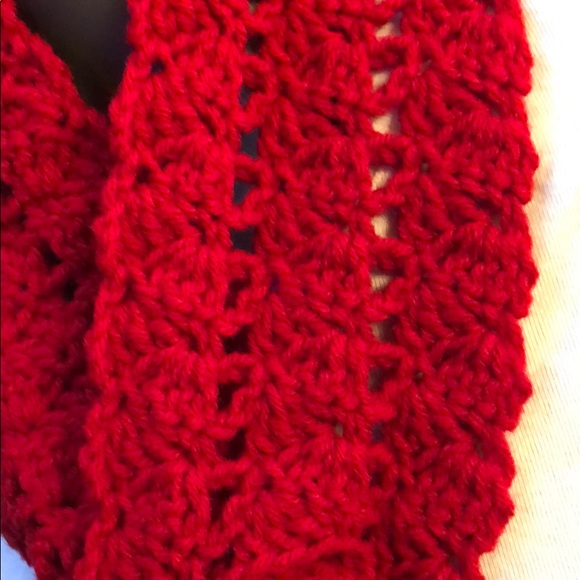 Red neck warmer scarf fasten through hole in scarf - Picture 3 of 5